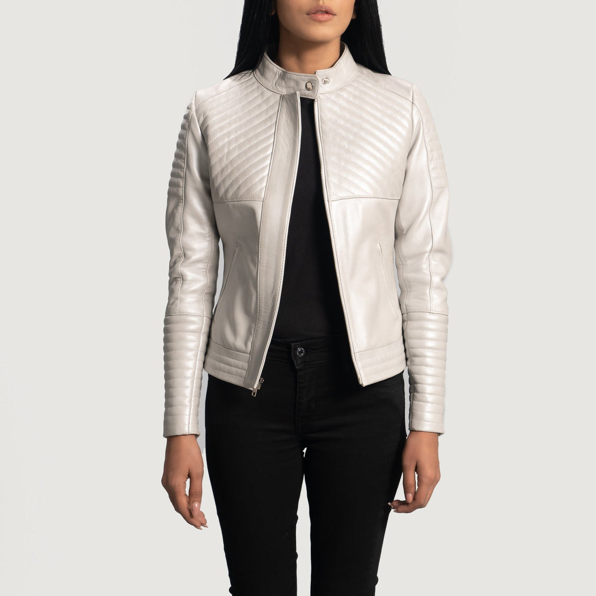 
Ice Maiden Silver Gesteppt Leder-Bikerjacke für Damen - Seitenansicht mit ergonomischem Ärmelschnitt & sportlicher Passform
