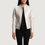 
Ice Maiden Silver Gesteppt Leder-Bikerjacke für Damen - Seitenansicht mit ergonomischem Ärmelschnitt & sportlicher Passform