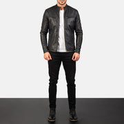 Men's Ionic Black Leather Jacket - Seitenansicht mit ergonomischem Ärmelschnitt