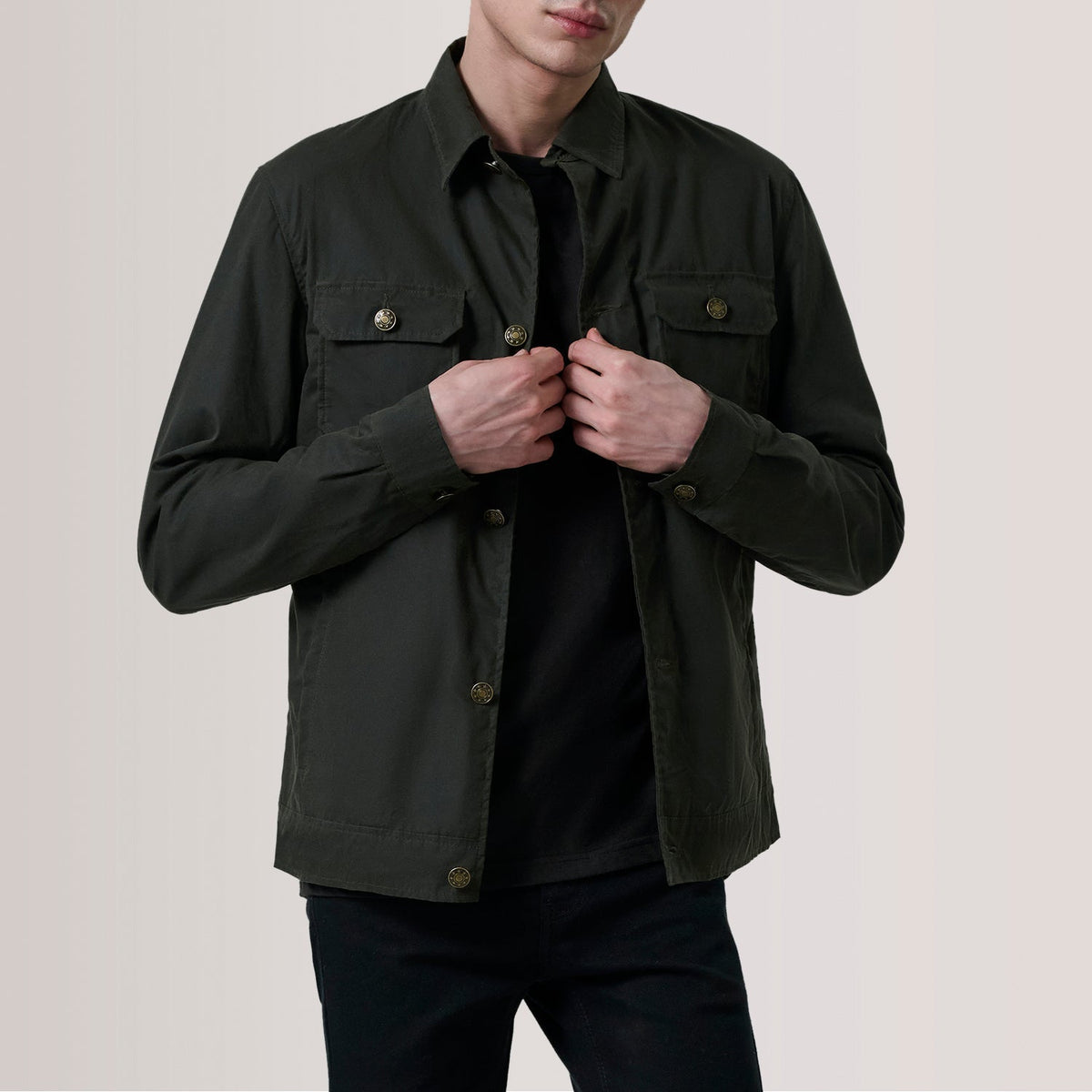 Irwin Olive Waxed Canvas Field Lederjacke für Herren For Men in Olive Waxed Cotton Canvas - Vorderansicht &amp; maßgeschneiderte Silhouette | Online Kaufen