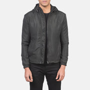 
Jimmy Schwarz Hooded Windbreaker Lederjacke für Herren in Black Polyester - Vorderansicht & maßgeschneiderte Silhouette | Online Kaufen
