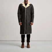 
Kolby Tumbled Brown Shearling Long Coat - Seitenansicht mit ergonomischem Ärmelschnitt & sportlicher Passform