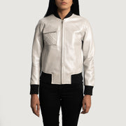 
Silver Sheepskin Leather Bomber Jacket - Rückansicht mit passgenauen Schultern & sauberem Saum