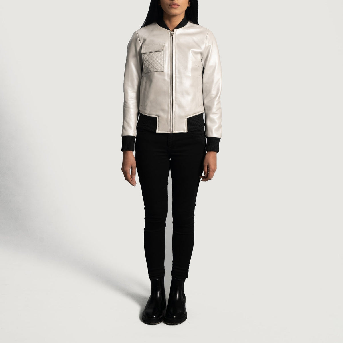
Detailansicht of Varsity & Zipper Hardware on Lana Silver Leder-Bomberjacke für Damen