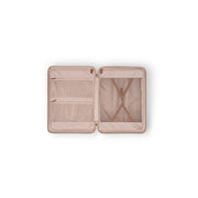 Detailansicht of Classic Collar &amp; Heavy-Duty Zipper Hardware on Large Suitcase Zuna für Damen