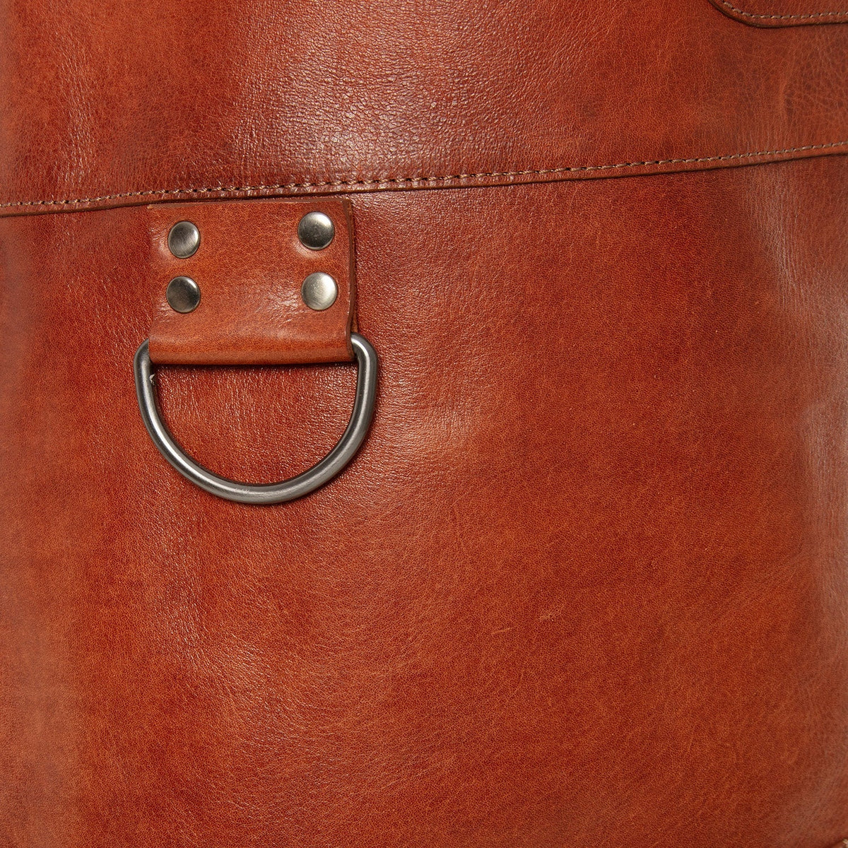 
Detailansicht of Classic Collar & Heavy-Duty Zipper Hardware on Leather Apron Churrasco für Damen für Damen