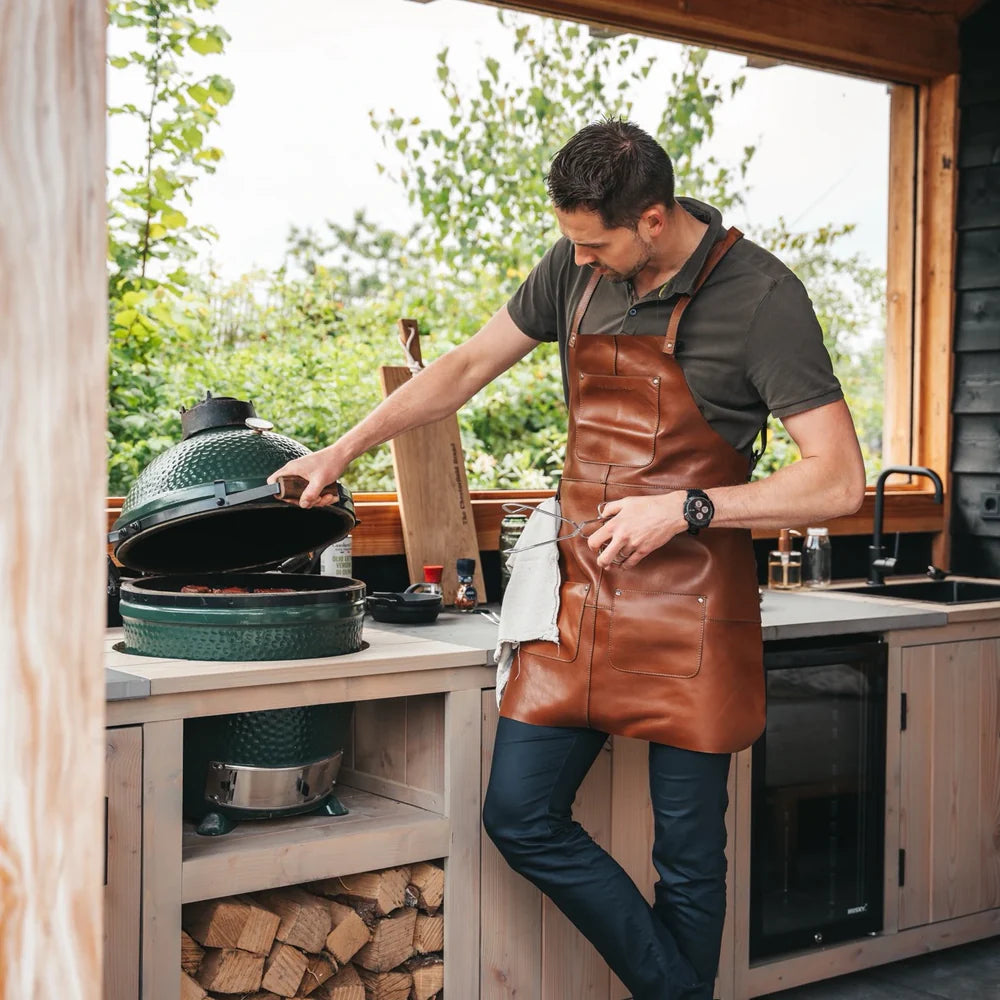 
Classic 100% Full-Grain leather Goods - Rückansicht mit passgenauen Schultern & sauberem Saum