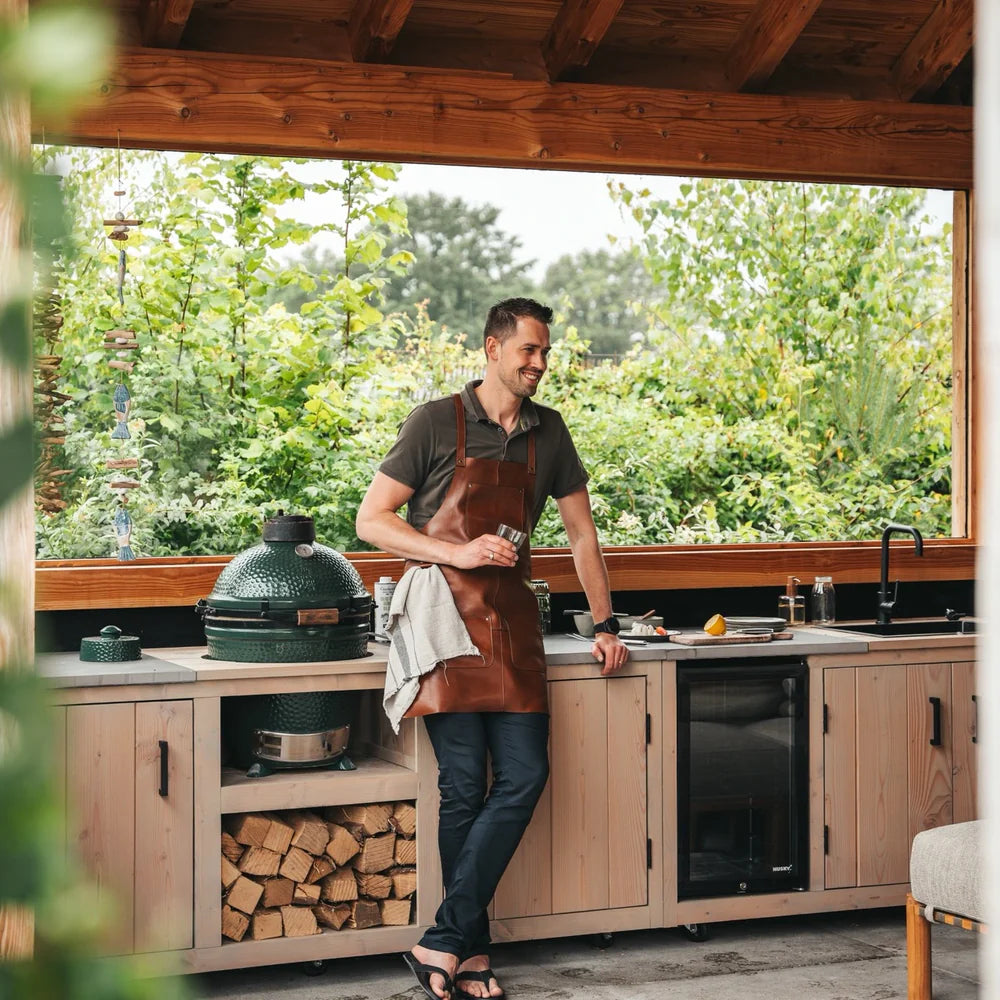 
Leather Apron Churrasco für Damen für Damen - Seitenansicht mit ergonomischem Ärmelschnitt & sportlicher Passform