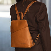 Claire Full-Grain Leather Backpack für Damen – Zusätzliche Produktansicht 2