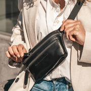 
Classic 100% Full-Grain leather Bag - Rückansicht mit verstärkten Lederträgern & handwerklichen Nähten