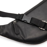 
Solid Antique Brass Hardware & Heavy-Duty Dual Zipper Detail on Vernio Vollnarbenleder-Gürteltasche