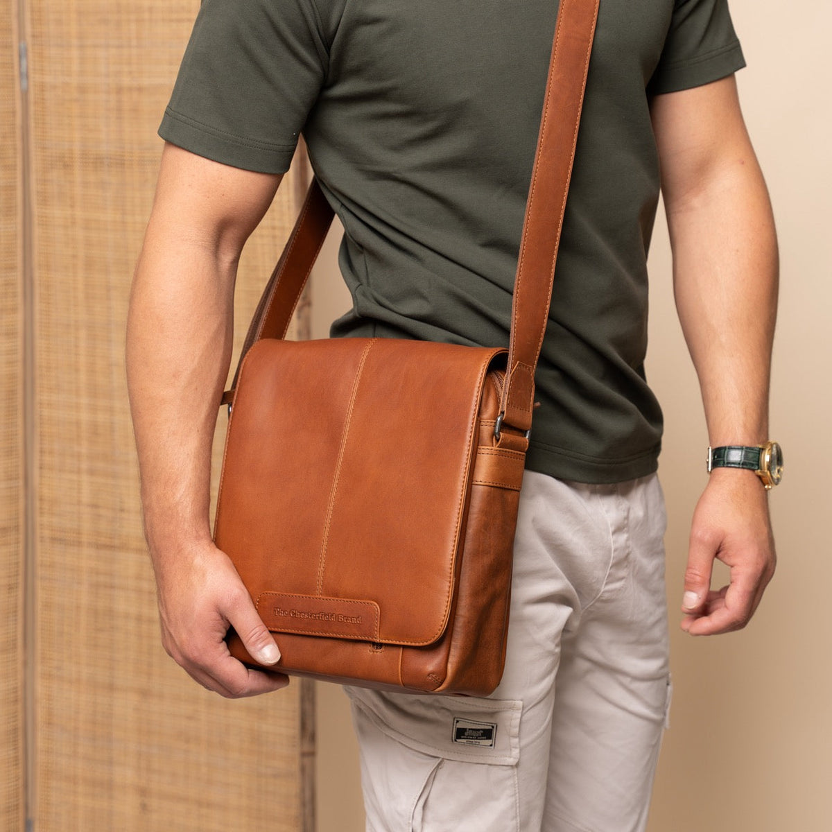 Raphael Full-Grain Leather Crossbody Bag für Herren – Zusätzliche Produktansicht 2