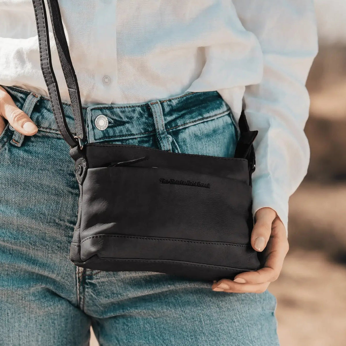 
Classic 100% Full-Grain leather Bag - Rückansicht mit verstärkten Lederträgern & handwerklichen Nähten