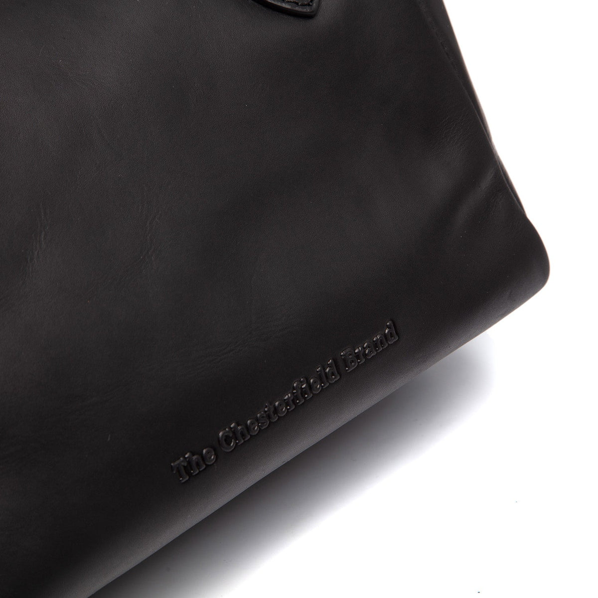 
Chili Vollnarbenleder-Handtasche - Seitenansicht mit ergonomischem Ärmelschnitt & sportlicher Passform