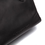 
Chili Vollnarbenleder-Handtasche - Seitenansicht mit ergonomischem Ärmelschnitt & sportlicher Passform