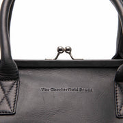 
Classic 100% Full-Grain leather Goods - Rückansicht mit passgenauen Schultern & sauberem Saum