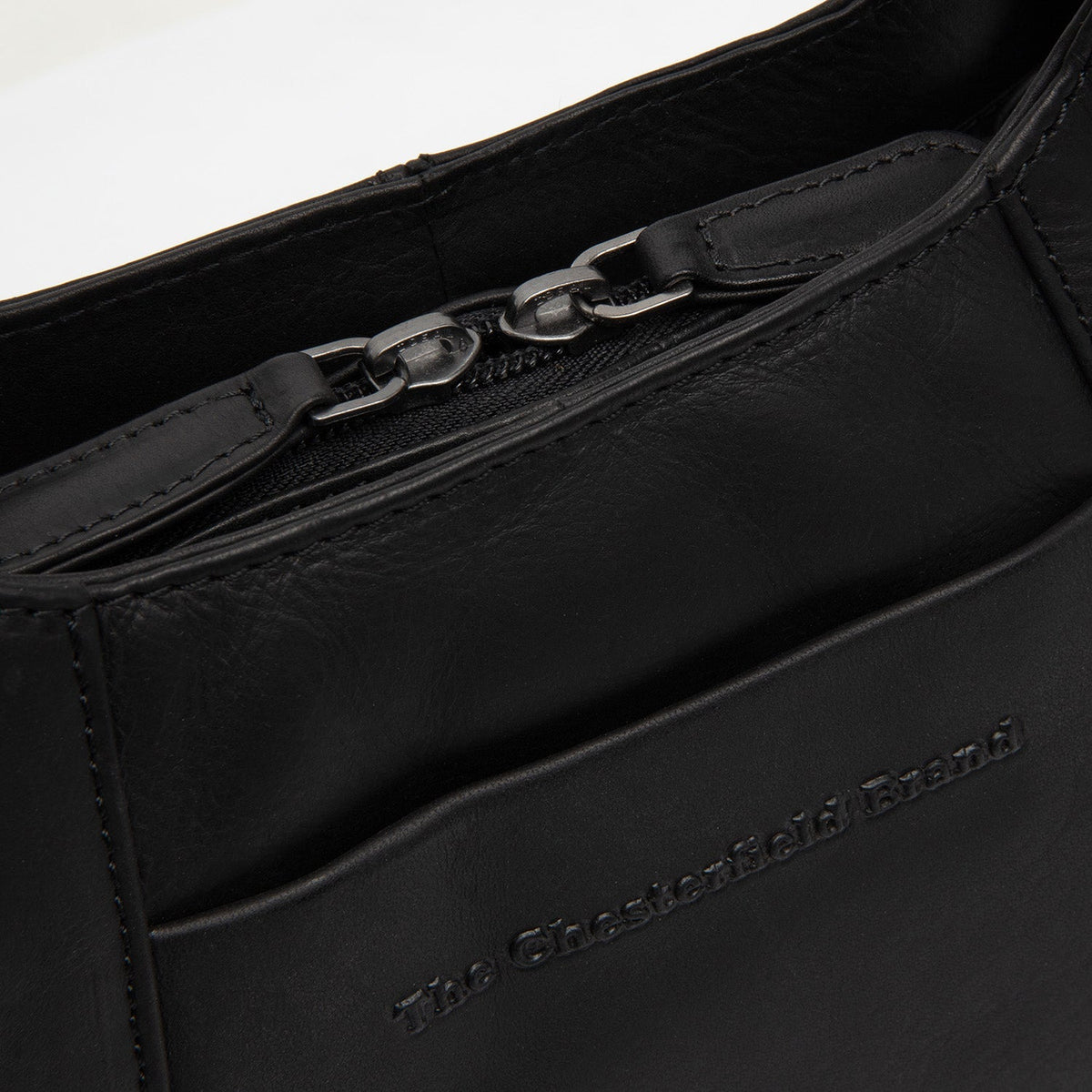 
Classic 100% Full-Grain leather Goods - Rückansicht mit passgenauen Schultern & sauberem Saum