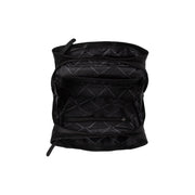 Detailansicht of Classic Collar &amp; Heavy-Duty Zipper Hardware on Passau Full-Grain Leather Handbag für Damen