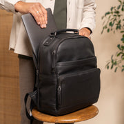 Austin Full-Grain Leather Laptop Backpack für Damen - Structured Side Profile Showing Gusset Depth &amp; Expansion Capacity