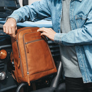 Detroit Full-Grain Leather Laptop Backpack für Damen – Zusätzliche Produktansicht 2