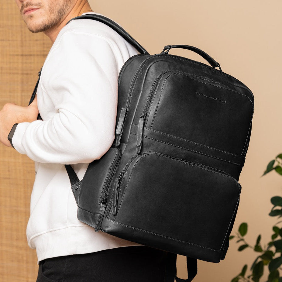 
Classic 100% Full-Grain leather Backpack - Rückansicht mit verstärkten Lederträgern & handwerklichen Nähten