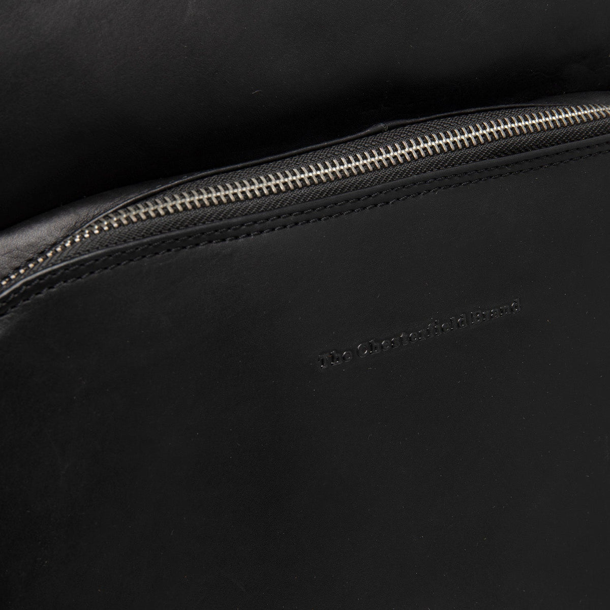 
Innenansicht Showing Dedicated Padded Laptop Sleeve & Multi-Compartment Organization