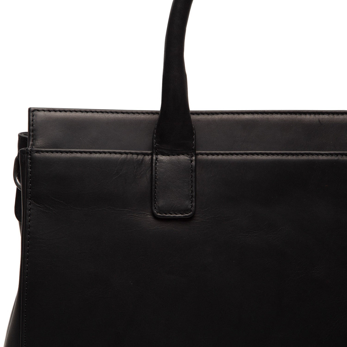 
Solid Antique Brass Hardware & Heavy-Duty Dual Zipper Detail on Rivera Vollnarbenleder-Laptoptasche