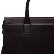 
Solid Antique Brass Hardware & Heavy-Duty Dual Zipper Detail on Rivera Vollnarbenleder-Laptoptasche