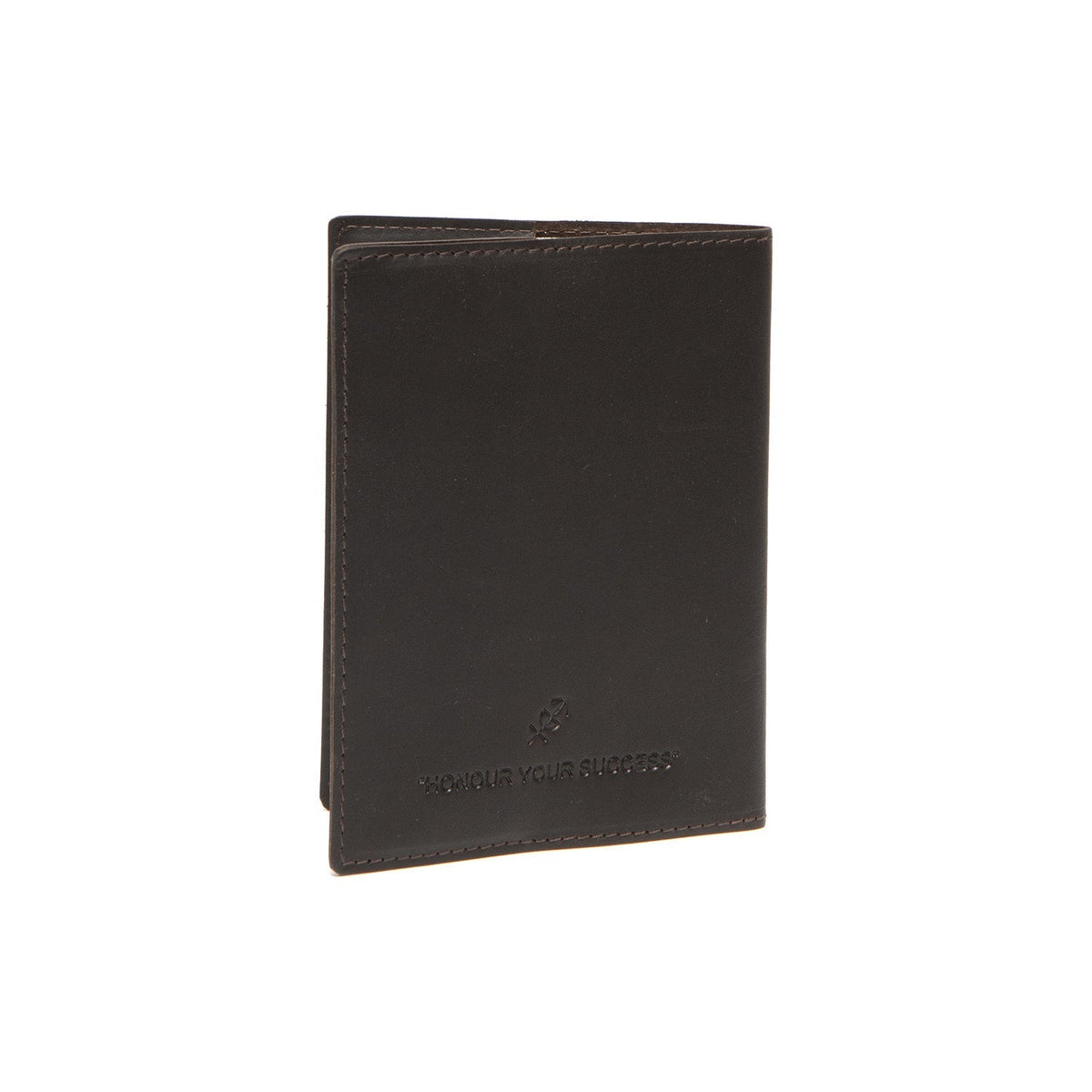 Styled Fit Perspective of Leather Passport Case für Damen on Model - Natural Daylight Drape