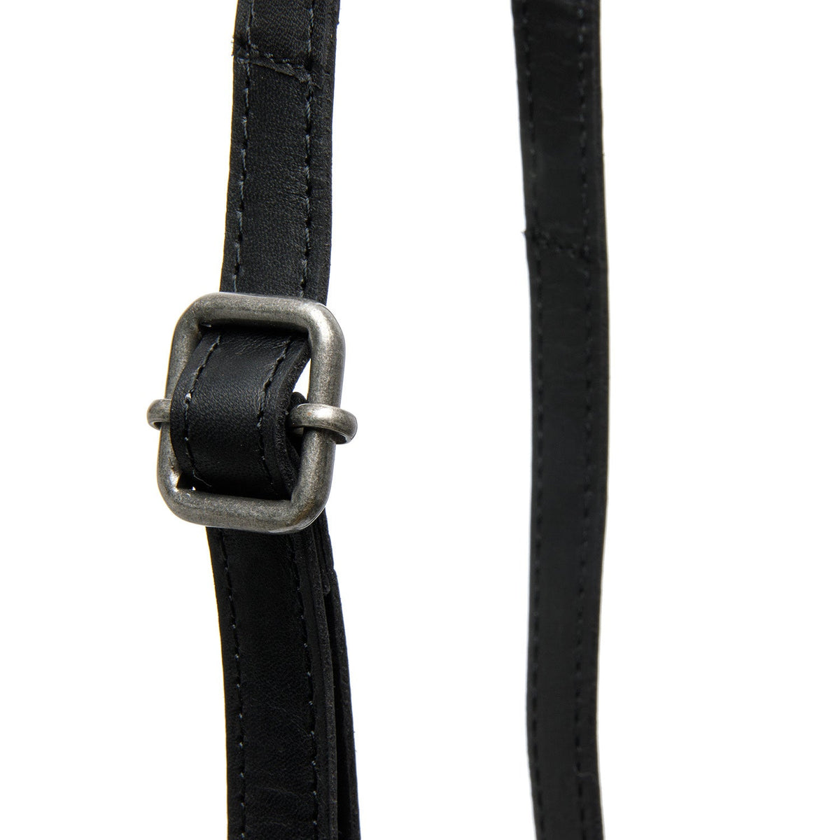 Tailored Rib Cuffs &amp; Hem Craftsmanship Construction Detail on Langley Full-Grain Leather Phone Bag für Damen