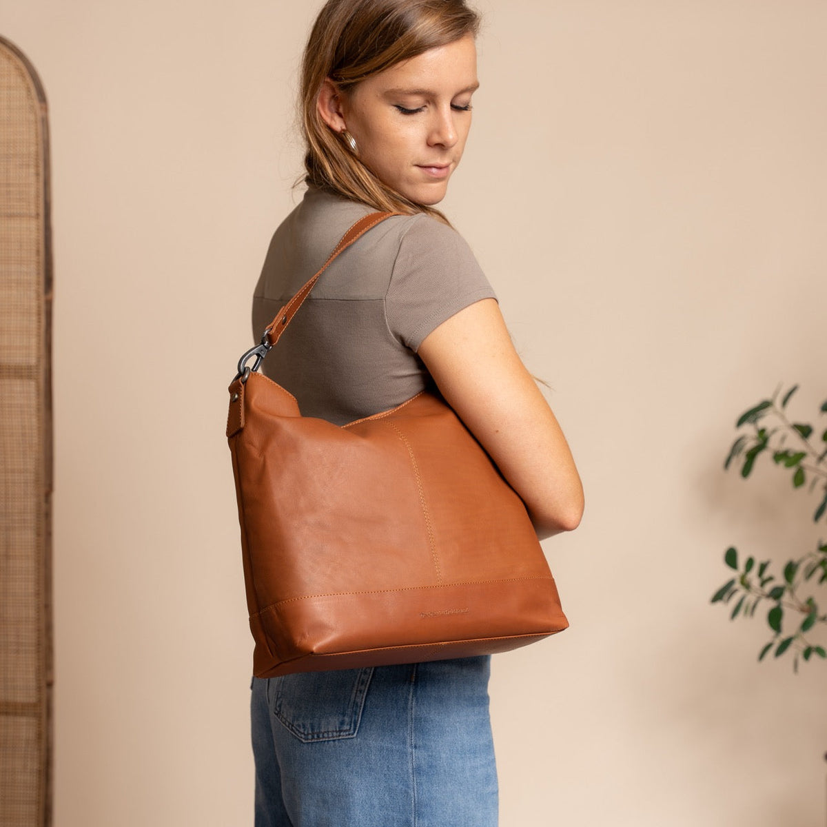 Amelia Full-Grain Leather Shoulder Bag für Damen – Zusätzliche Produktansicht 2