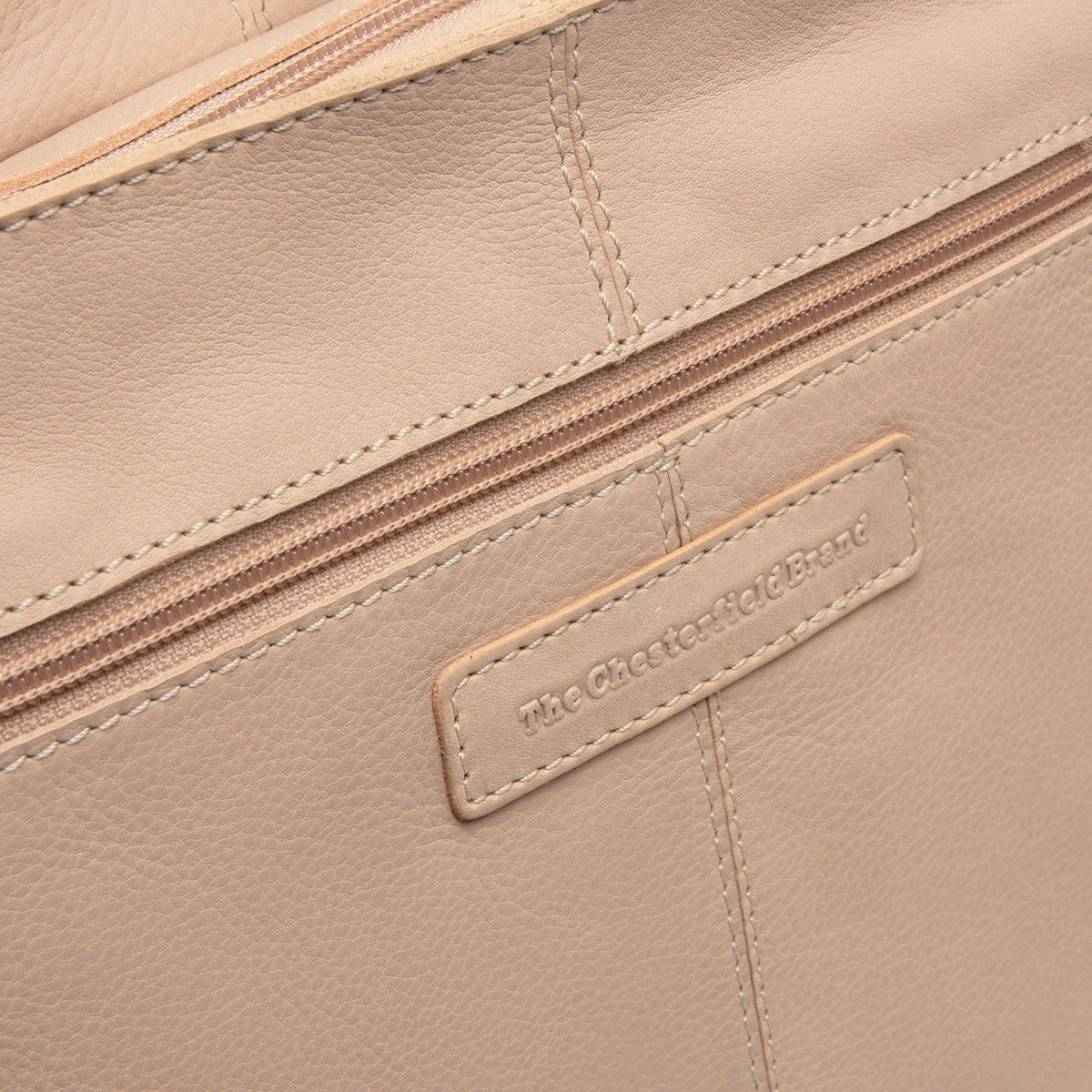 Astero Full-Grain Leather Shoulder Bag für Damen - Structured Side Profile Showing Gusset Depth &amp; Expansion Capacity