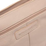 
Solid Antique Brass Hardware & Heavy-Duty Dual Zipper Detail on Zarita Vollnarbenleder-Schultertasche