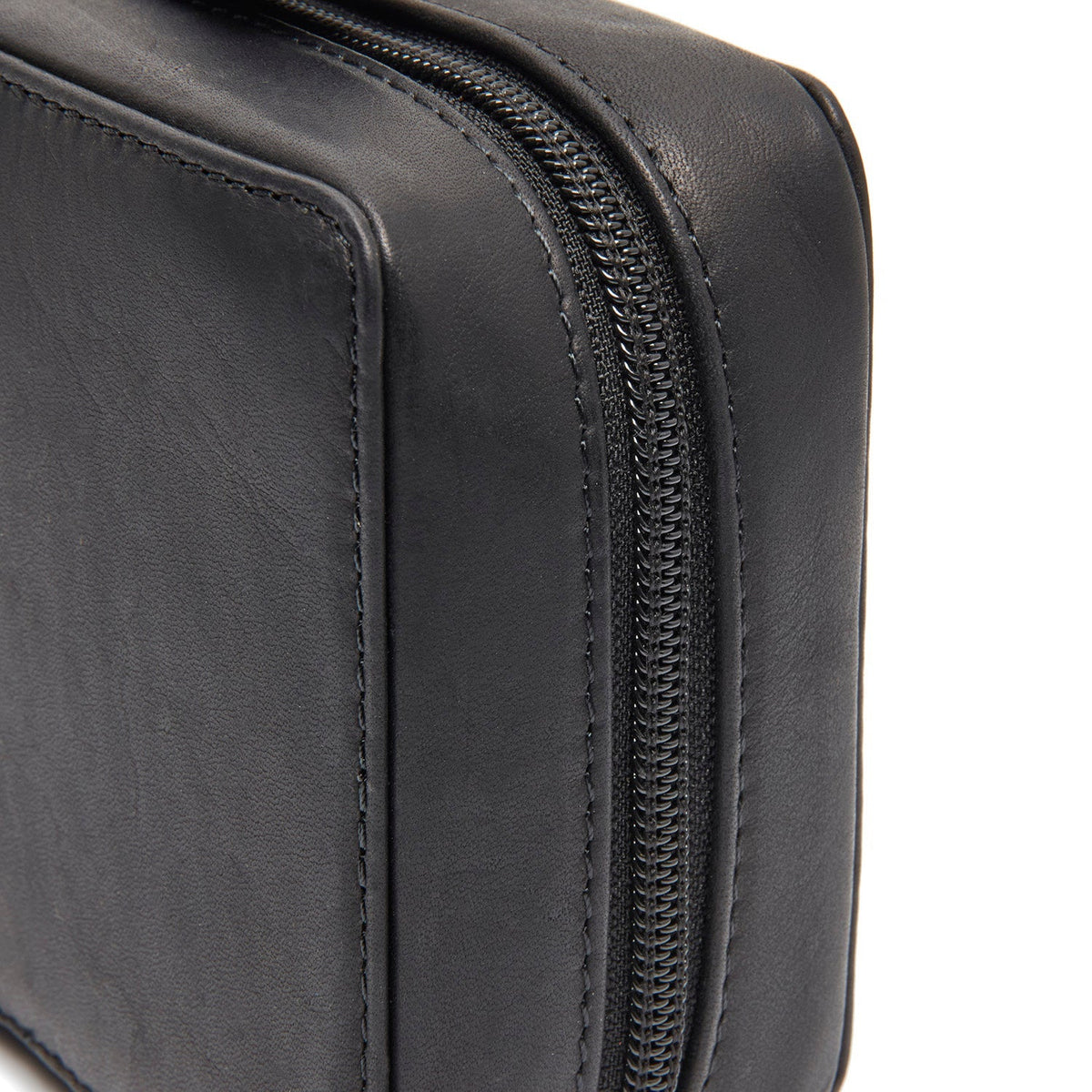 
Detailansicht of Classic Collar & Heavy-Duty Zipper Hardware on Leather Tech-Organizer Ardan für Damen für Damen
