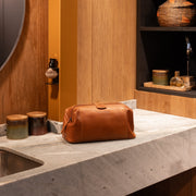 Vince Full-Grain Leather Toiletry Bag für Damen – Zusätzliche Produktansicht 3