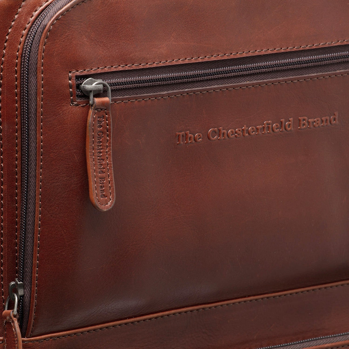 
Detailansicht of Classic Collar & Heavy-Duty Zipper Hardware on Leather Trolley San Marino für Damen