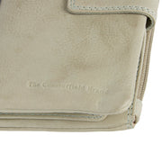 100% Full-Grain Wax Pull-Up 100% Full-Grain Leather Grain Texture &amp; Handcrafted Patina Detail