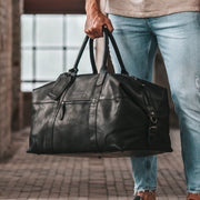
Portsmouth Vollnarbenleder-Weekender-Reisetasche - Rückansicht mit verstärkten Lederträgern & handwerklichen Nähten
