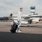 
Leather Weekender Trolley Jayven - Strukturierte Seitenansicht mit Faltentiefe & Erweiterungsvolumen