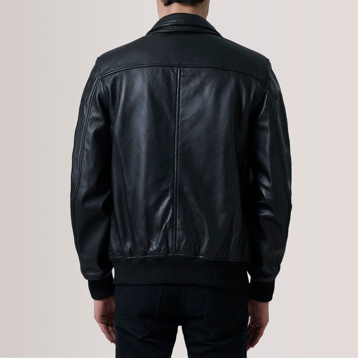 Detailansicht of Classic Collar &amp; Zipper Hardware on Lester Braun Suede Leder-Bomberjacke für Herren For Men