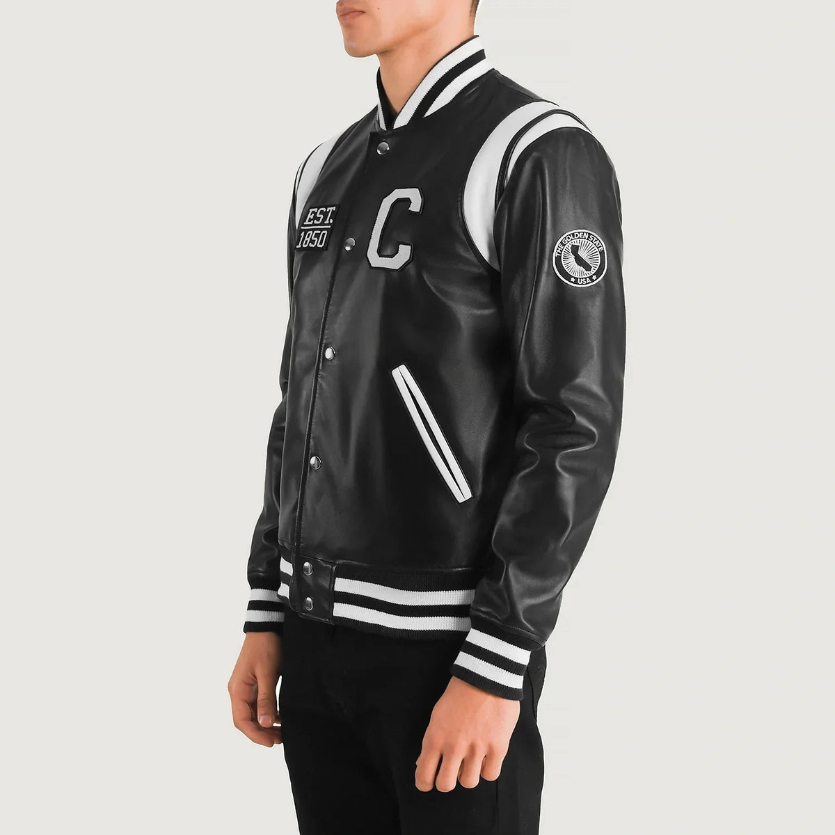 
Black & White Sheepskin Leather Varsity Jacket - Rückansicht mit passgenauen Schultern & sauberem Saum