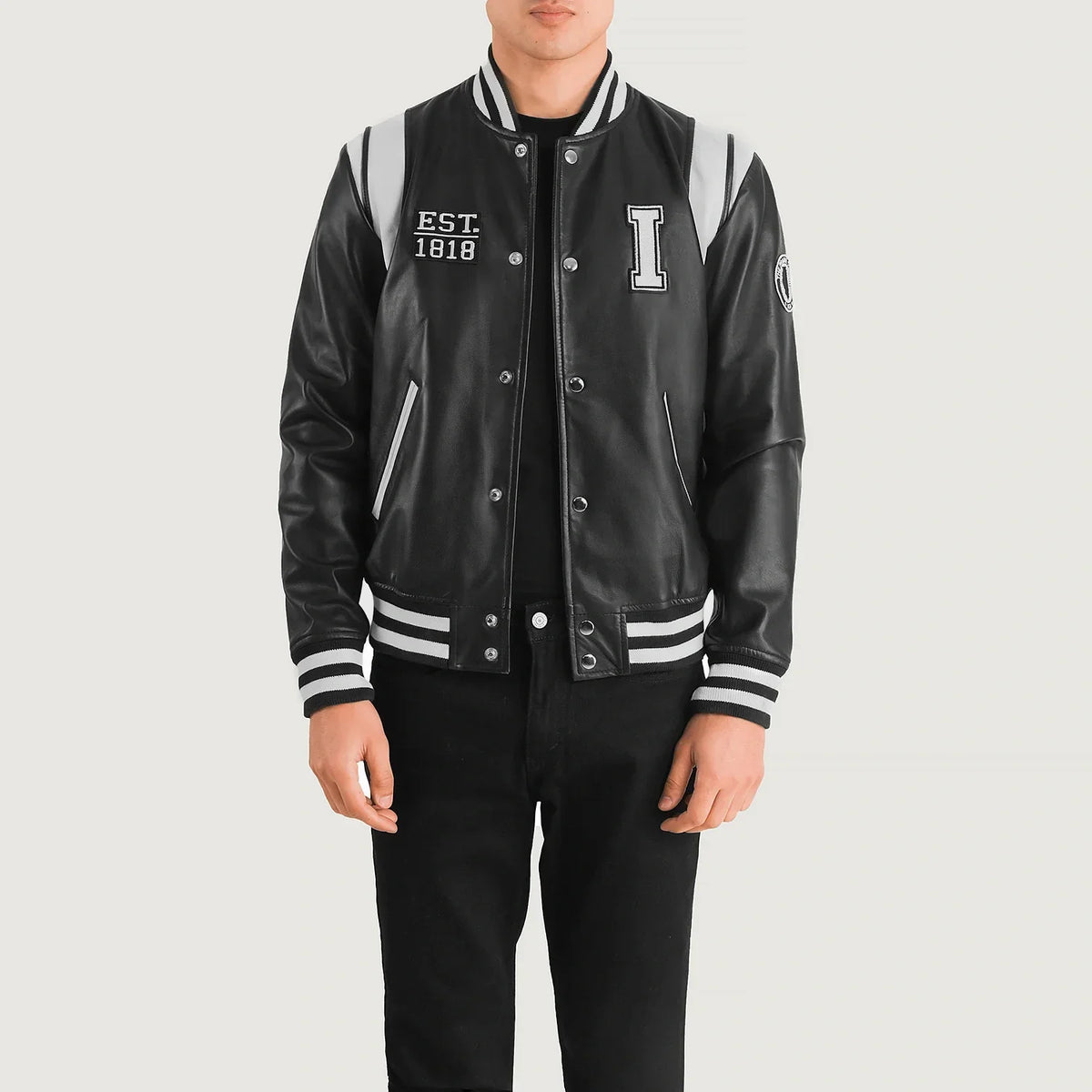 
Liberte Illinois Schwarz Leather Varsity Lederjacke für Herren in Black & White Sheepskin Leather - Vorderansicht & maßgeschneiderte Silhouette | Online Kaufen