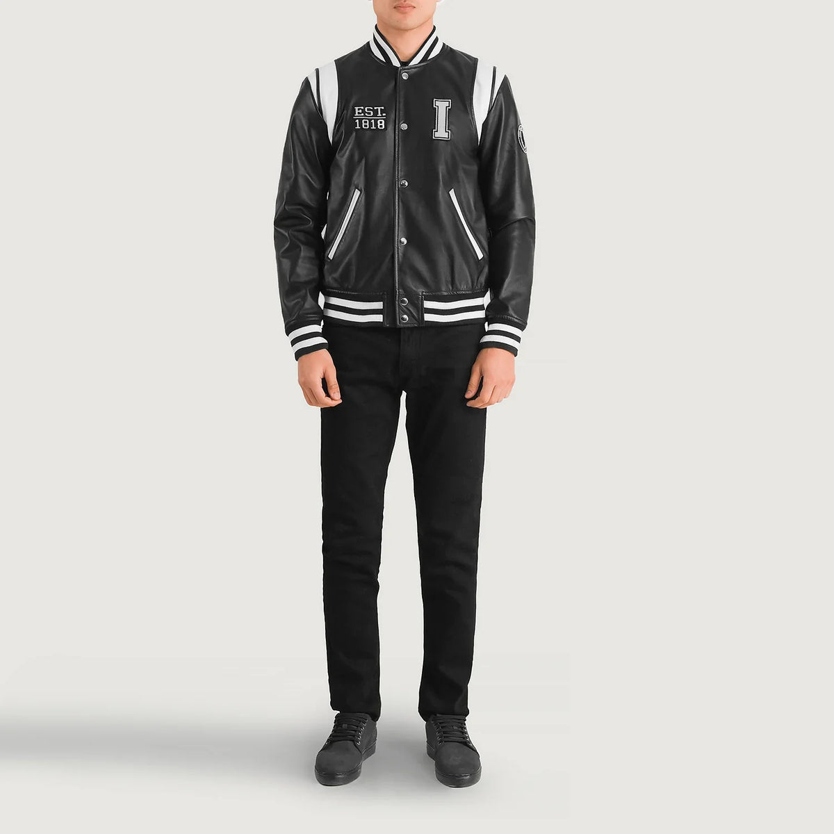 
Liberte Illinois Schwarz Leather Varsity Lederjacke für Herren - Seitenansicht mit ergonomischem Ärmelschnitt & sportlicher Passform