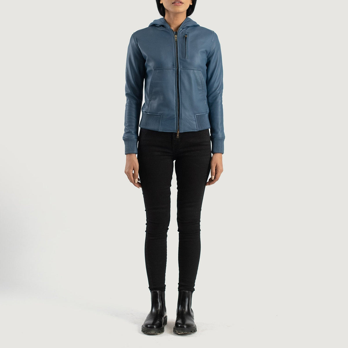 
Luna Blue Hooded Leather Bomber Jacket - Seitenansicht mit ergonomischem Ärmelschnitt & sportlicher Passform