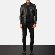 Men's Mack Schwarz Leder-Bikerjacke für Herren - Seitenansicht mit ergonomischem Ärmelschnitt
