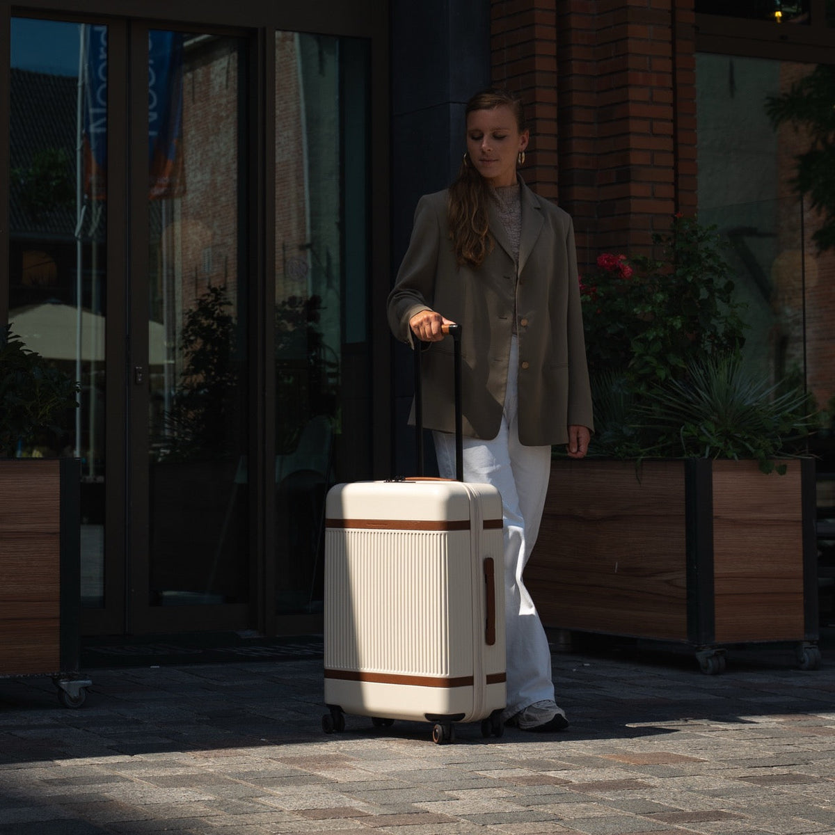 Medium Suitcase Zuna für Damen – Zusätzliche Produktansicht 3