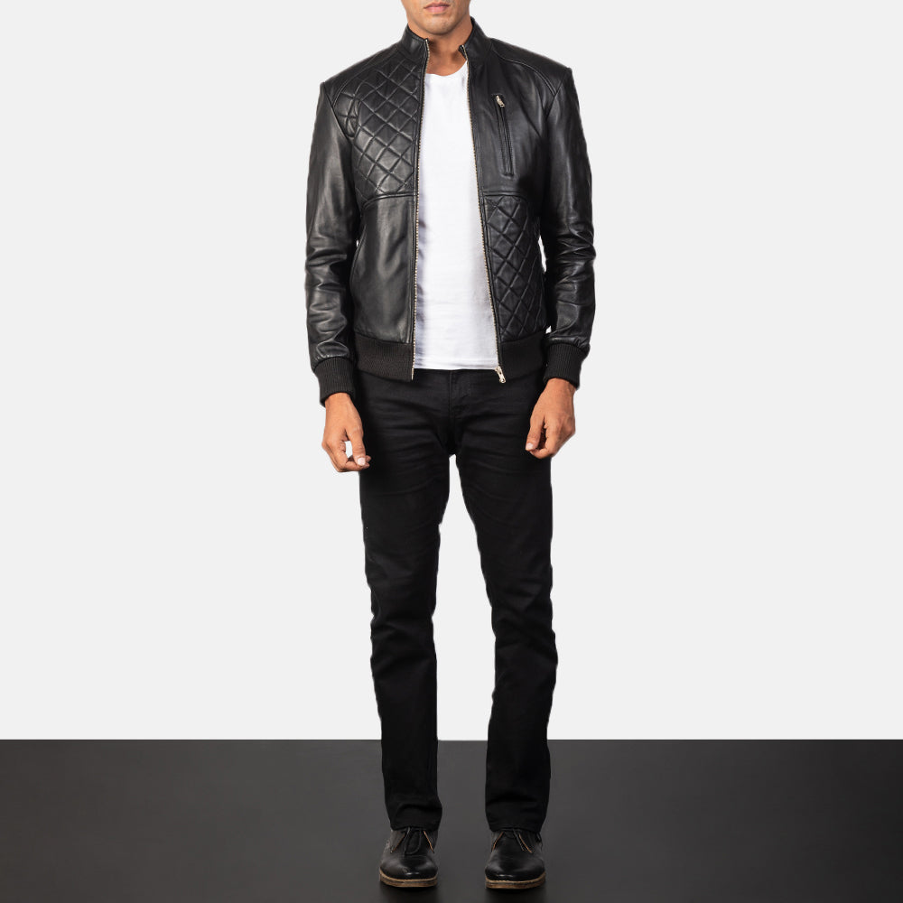 
Moda Leder-Bomberjacke für Herren - Seitenansicht mit ergonomischem Ärmelschnitt & sportlicher Passform