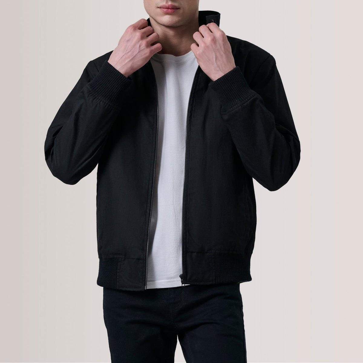 Morrison Schwarz Canvas Leder-Bomberjacke für Herren For Men in Black Waxed Cotton Canvas - Vorderansicht &amp; maßgeschneiderte Silhouette | Online Kaufen