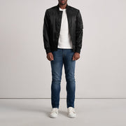 Detailansicht of Varsity &amp; Zipper Hardware on Quinton MA-1 Schwarz Leder-Bomberjacke für Herren