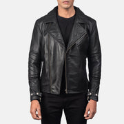 Men's Raiden Black Leather Biker Jacket in Black Cowhide Leather - Vorderansicht &amp; maßgeschneiderte Silhouette | Online Kaufen